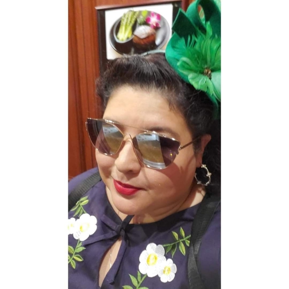 Meet your Posher! - Picture 2 of 3